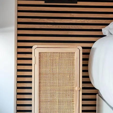 Design And Comfort In Via Cornelia Apartment *